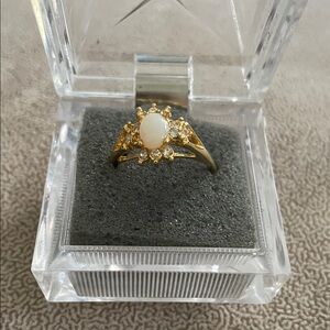 Elegant Gold and opal Stone Ring